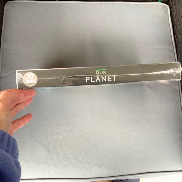 OUR PLANET contains PLANET EARTH (4 DVDs + 1 CD) and ANGRY PLANET (5 DVDs) - Picture 3 of 3